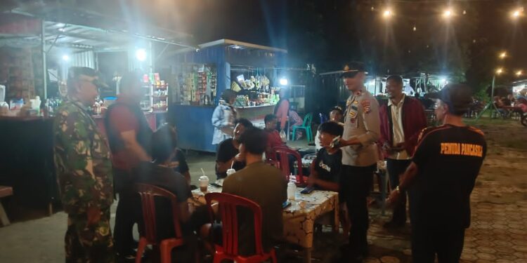 Polsek Kerumutan Bersama TNI dan Kepala Desa Patroli Cipta Kondisi Menjelang Tahun Baru