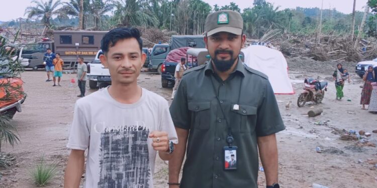 Warga Dusun Rantau Panjang Bahagia Kedatangan Bupati Al-farlaky dan Dapat Bantuan