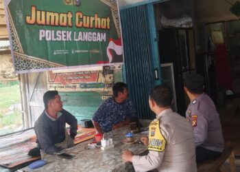 Polsek Langgam Gelar Jumat Curhat di Desa Segati, Warga Soroti Pendatang Baru hingga Judi Online