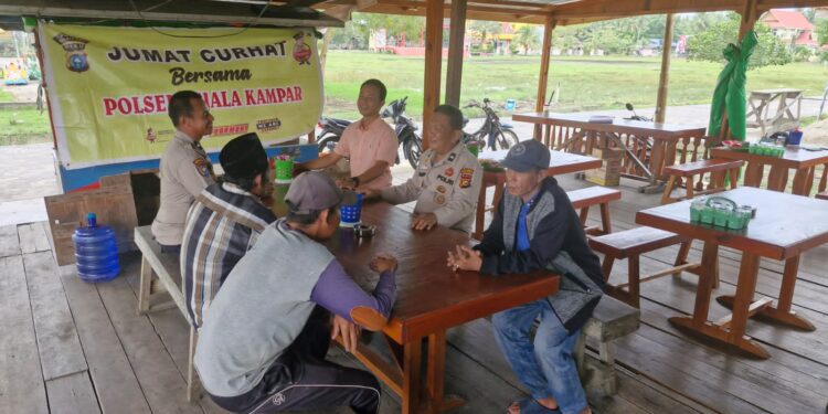 Polsek Kuala Kampar Gelar Jum’at Curhat, Warga Diskusikan Banjir dan Kenakalan Remaja