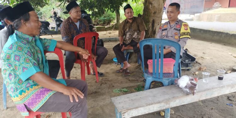 Polsek Kerumutan Gelar Jum’at Curhat, Warga Keluhkan Remaja Kebut-Kebutan dan Pencurian Sawit
