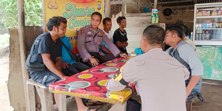Polsek Pangkalan Lesung Berikan Himbauan Kamtibmas dalam Kegiatan Jum’at Curhat