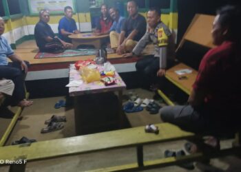 Polsek Kerumutan Laksanakan Pengecekan Pos Kamling untuk Tingkatkan Harkamtibmas