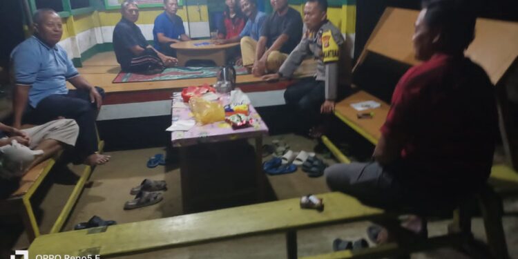 Polsek Kerumutan Laksanakan Pengecekan Pos Kamling untuk Tingkatkan Harkamtibmas