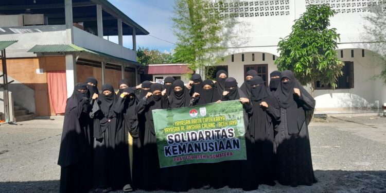 Pesantren Darul Ulum Tgk Chik Jauhari Meulaboh Serahkan Bantuan Melalui Posko Al Anshar Calang
