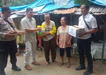 Unit Intelkam Polsek Pangkalan Kuras Salurkan Bantuan Sosial di Hari Jadi Intelijen Polri ke-80