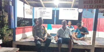 Polsek Kerumutan Cek Pos Kamling, Tingkatkan Keamanan Warga di Malam Hari