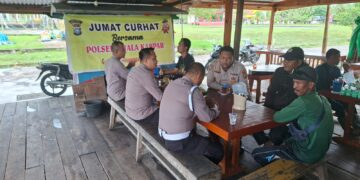 Jum’at Curhat Polsek Kuala Kampar, Polisi dan Warga Bahas Banjir dan Kenakalan Remaja