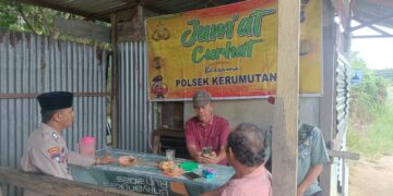 Polsek Kerumutan Gelar Jum’at Curhat, Dorong Patroli dan Siskamling untuk Cegah Kenakalan Remaja dan Pencurian Sawit