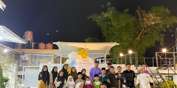 Syukuran 30 Tahun Indah Kesuma Noer, Wadirut PT Green Palma Riau Jaya, Berbagi Bersama Puluhan Anak Yatim