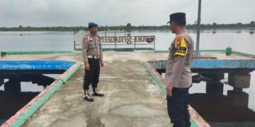 Debit Sungai Kampar di Teluk Meranti Masih Normal, Polsek Lakukan Patroli dan Edukasi Warga