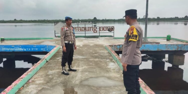 Debit Sungai Kampar di Teluk Meranti Masih Normal, Polsek Lakukan Patroli dan Edukasi Warga