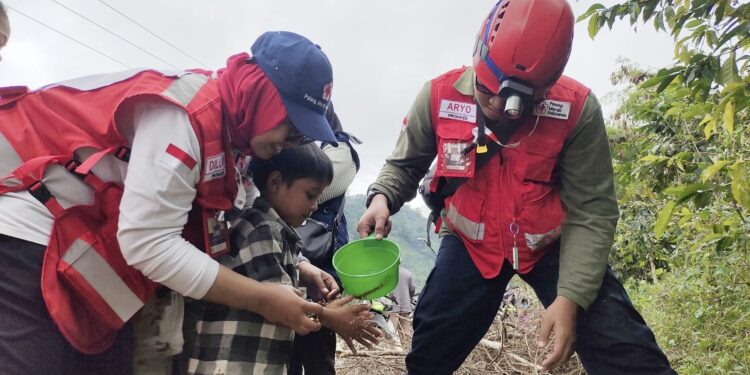 Lewati Medan Sulit, PMI Hadirkan Layanan Kemanusiaan Bagi Masyarakat Uning Mas