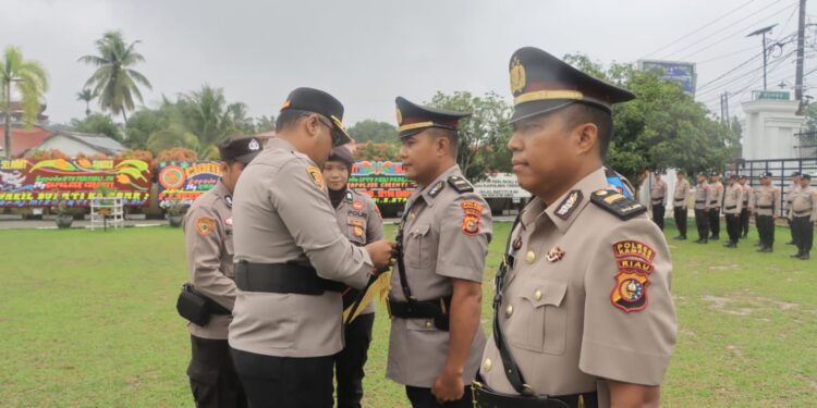 Kapolres Pimpin Sertijap Kapolsek Perhatian Raja Polres Kampar