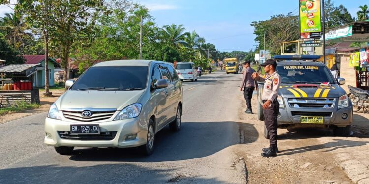Patroli Rutin Polsek Pangkalan Lesung Tingkatkan Keamanan Lalu Lintas di Pelalawan