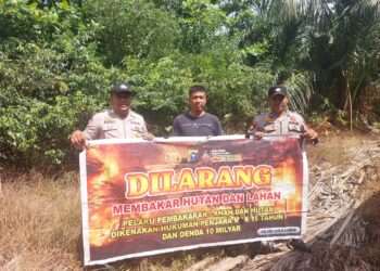 Polsek Kuala Kampar Sosialisasikan Larangan Membakar Hutan dan Lahan di Teluk Dalam