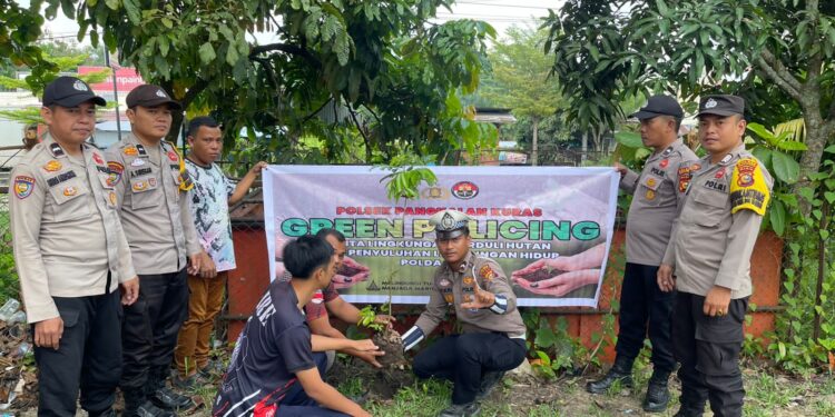 Polres Pelalawan Tanam Bibit Pohon Buah Dukung Program Green Policing Polda Riau