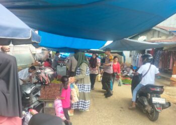 Polsek Ukui Tingkatkan Rasa Aman, Gelar Patroli Pasar di Pusat Keramaian