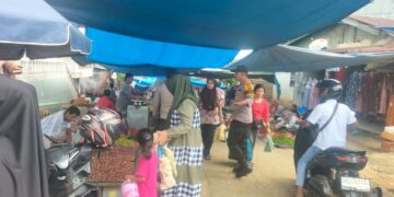 Polsek Ukui Tingkatkan Rasa Aman, Gelar Patroli Pasar di Pusat Keramaian