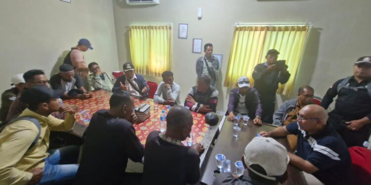 Warga Desa Serapung Gelar Aksi di PT. SPA, Tuntut Realisasi Dana MoU Hutan Tanaman