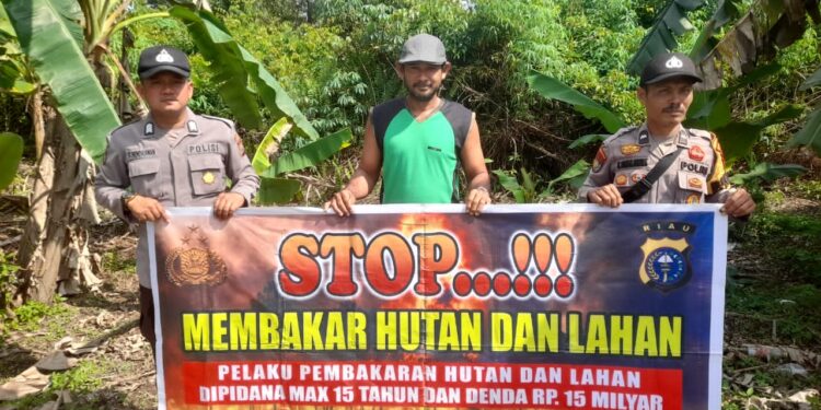 Polisi Sosialisasikan Maklumat Kapolda Riau dan Lakukan Binluh Cegah Karhutla