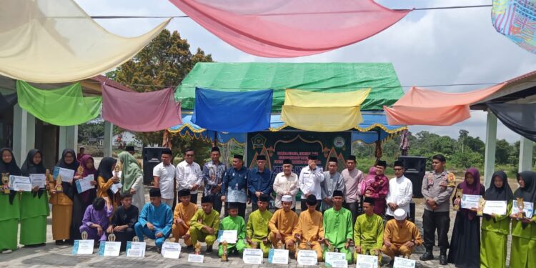 Bhabinkamtibmas Polsek Bunut Hadiri Penyerahan Hadiah Lomba Pendidikan Sambut Isra Mi’raj