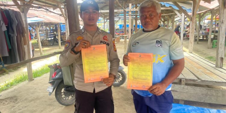 Polsek Kerumutan Patroli Daerah Rawan Karhutla dan Sosialisasikan Maklumat Kapolda Riau