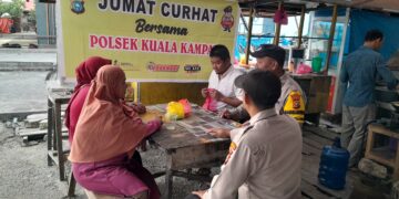 Polsek Kuala Kampar Gelar Jumat Curhat, Sosialisasi Pencegahan Karhutla dan Penipuan Online