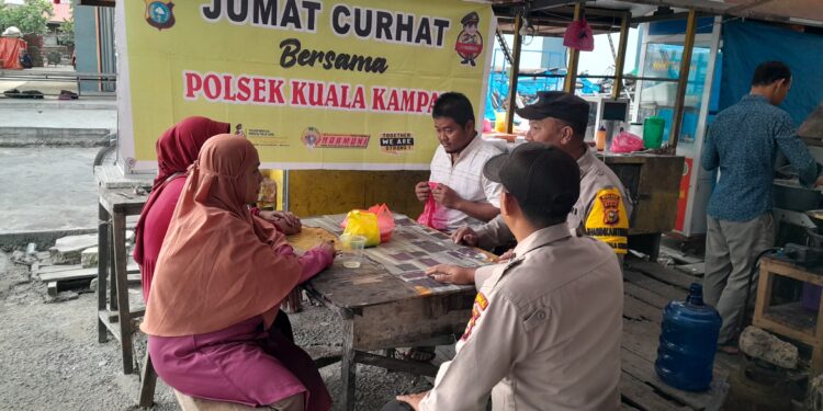 Polsek Kuala Kampar Gelar Jumat Curhat, Sosialisasi Pencegahan Karhutla dan Penipuan Online