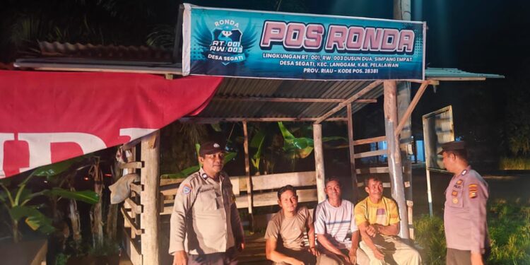 Cek Pos Kamling, Polsek Langgam Intensifkan Harkamtibmas di Desa Segati