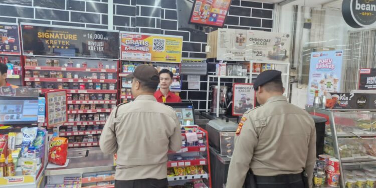 Cegah C3, Polsek Pangkalan Kerinci Patroli KRYD di Pusat Aktivitas Warga