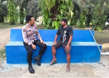 Bhabinkamtibmas Desa Angkasa Lakukan DDS Sambang Warga Sosialisasi KUHP Baru