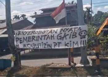 Spanduk Cabut Izin PT KIM Bermunculan Di Nagan Raya