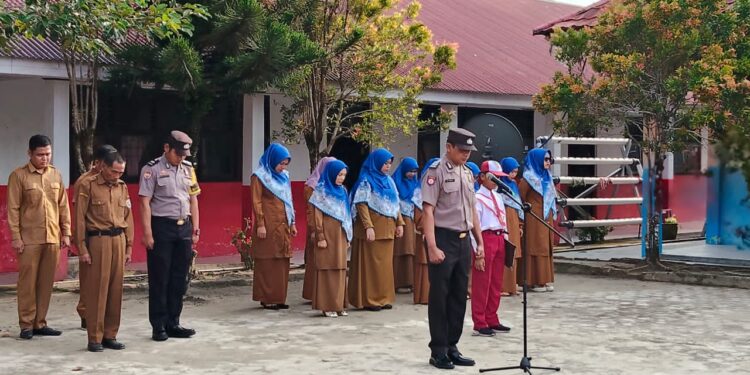 Polsek Bunut Jadi Irup di SDN 001, Sampaikan Pesan Anti-Narkoba dan Disiplin Belajar