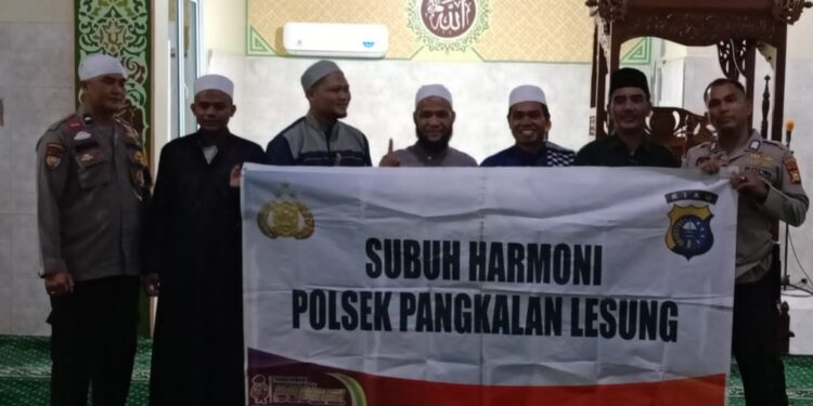 Subuh Harmoni, Polsek Pangkalan Lesung Sampaikan Himbauan Kamtibmas kepada Jemaah Masjid