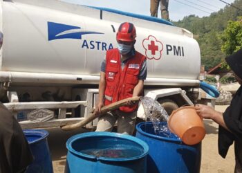 Operasi Pemulihan, PMI Aceh Tengah Bersama PMI DKI Salurkan Air Bersih Ke Kenawat