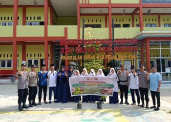 Polisi Tanam Bibit Pohon Buah di Sekolah Boarding, Dukung Program Green Policing