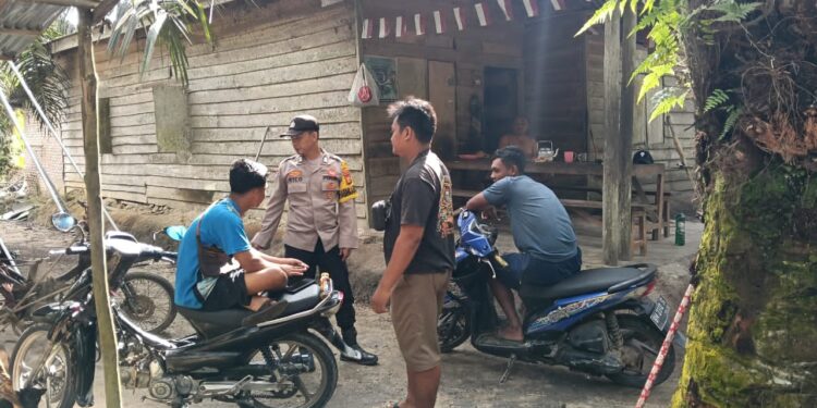 Bhabinkamtibmas Polsek Bunut Sambang Warga, Ajak Masyarakat Jaga Harkamtibmas dan Waspada Hoaks