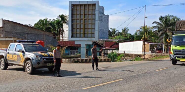 Polsek Pangkalan Lesung Gelar Patroli dan Pengaturan Lalu Lintas Antisipasi Kecelakaan