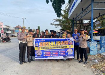 Polsek Pangkalan Kuras Sosialisasikan Tertib Lalu Lintas di Jalan Lintas Timur