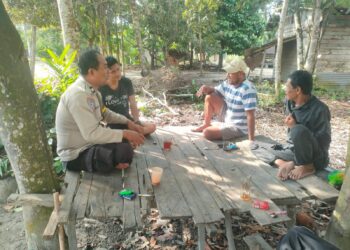 Bhabinkamtibmas Langgam Sambang Warga, Imbau Warga Jauhi Narkoba dan Kebakaran Lahan