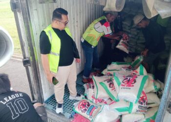 Bahtiar Dirut PT Rumah Tani Nusantara Ikut Antar Langsung Penyaluran Bantuan Beras 