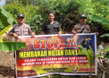 Cegah Karhutla, Polsek Teluk Meranti Sebarkan Maklumat Kapolda Riau di Kawasan Perkebunan