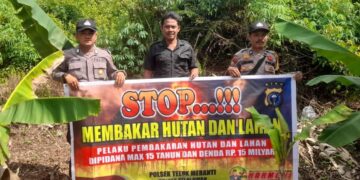 Cegah Karhutla, Polsek Teluk Meranti Sebarkan Maklumat Kapolda Riau di Kawasan Perkebunan