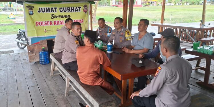Polsek Kuala Kampar Gelar Jumat Curhat, Warga Soroti Karhutla dan Penipuan Online