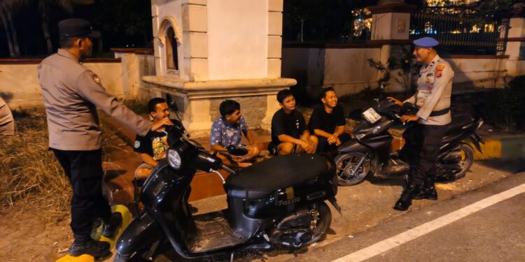 Polsek Pangkalan Kerinci Gelar KRYD, Patroli Malam Antisipasi Kejahatan Jalanan