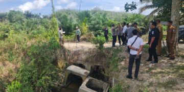 Brimob Polda Riau Tinjau Dua Jembatan Rusak di Pangkalan Kuras