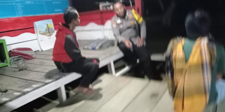 Polsek Kerumutan Tingkatkan Keamanan, Lakukan Pengecekan Pos Kamling di Desa Beringin Makmur