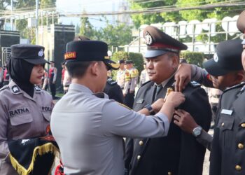 25 Personel Polres Aceh Tengah Terima Tanda Kehormatan Satyalencana Pengabdian