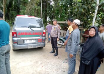 Kapolsek Kerumutan Laksanakan Sambang Duka Harmoni, Dampingi Pemakaman Warga